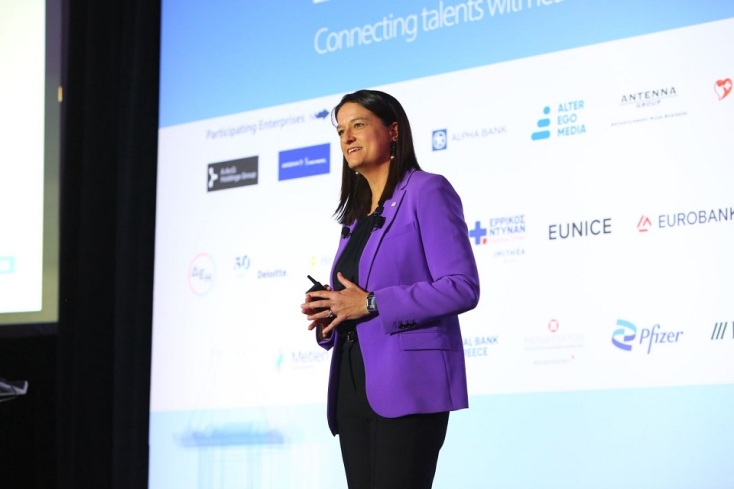 Η υπουργός Εργασίας και Κοινωνικής Ασφάλισης Νίκη Κεραμέως