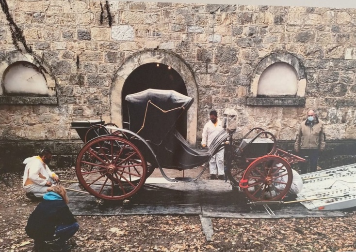 Μεταφορά της βασιλικής άμαξας για συντήρηση