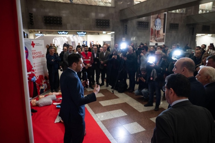 Με απινιδωτές εξοπλίζεται το Μετρό της Αθήνας	