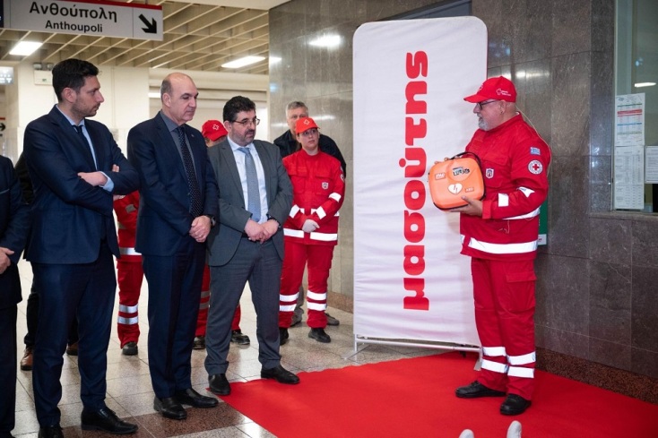 Με απινιδωτές εξοπλίζεται το Μετρό της Αθήνας	