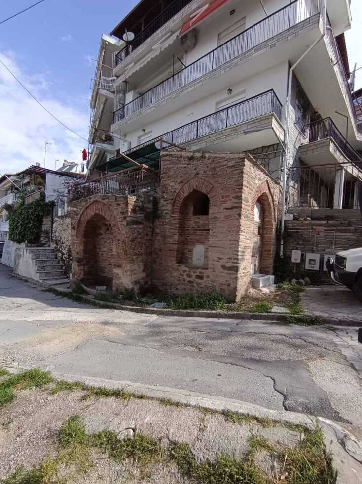 Μενδώνη: Το νερό που ρέει ξανά στις κρήνες της Άνω Πόλης Θεσσαλονίκης ως αντίδοτο στην τοξικότητα των καιρών μας