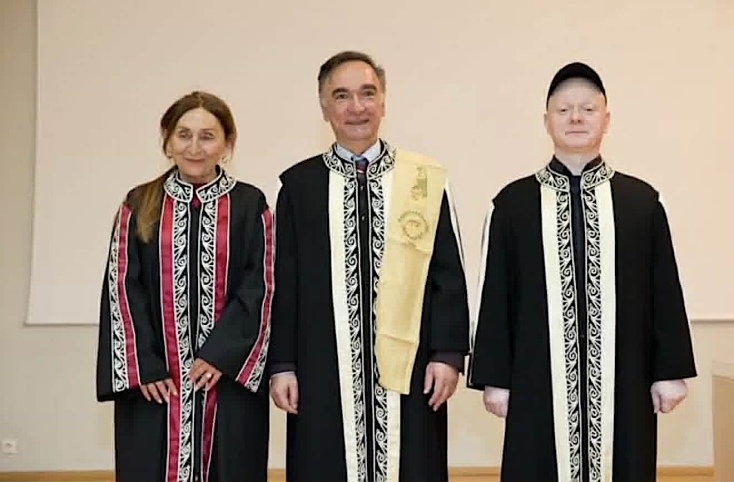 Ο καθηγητής κ. Αλέξανδρος Μολασσιώτης με την πρόεδρο του τμήματος Νοσηλευτικής καθηγήτρια κ. Μαίρη Γκούβα και τον αντιπρόεδρο καθηγητή κ. Στέφανο Μαντζούκα