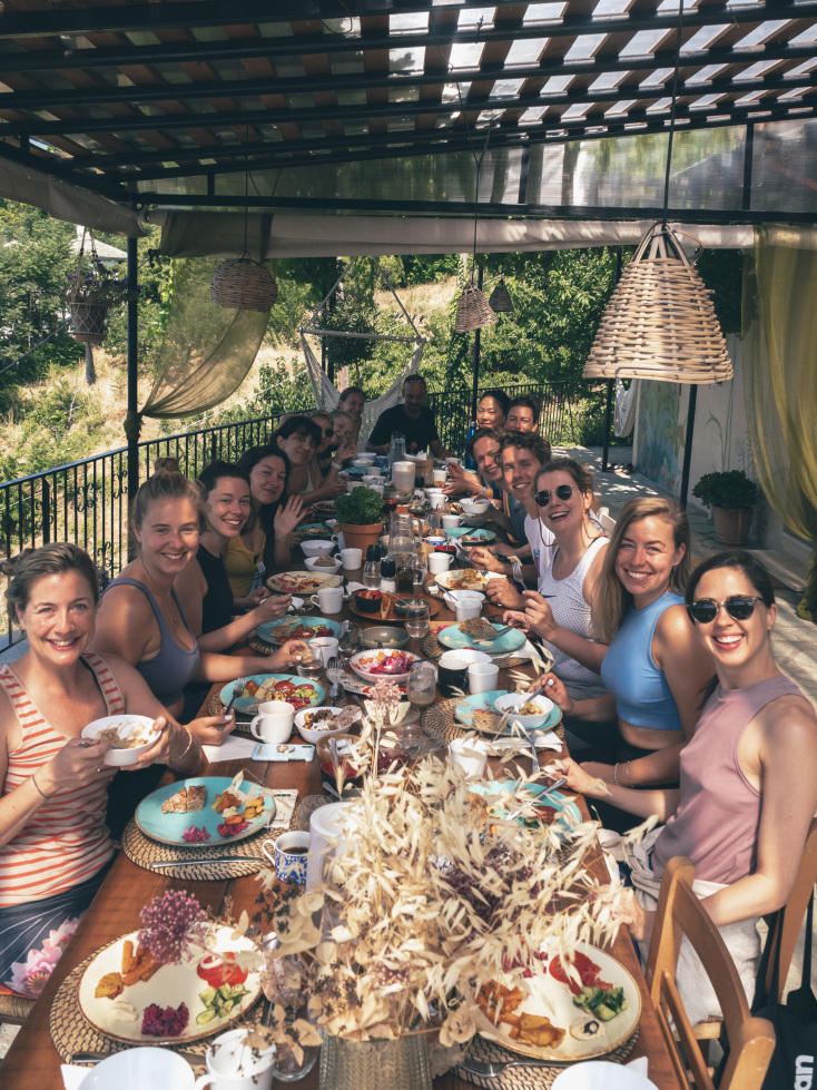 Tα yoga retreats του Ευσέβιου και της Μίρκας