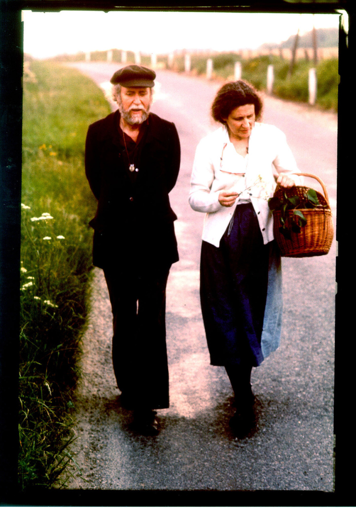 O Γιάννης Τσαρούχης με την Lila de Nobilis σε φωτογραφία του 1975