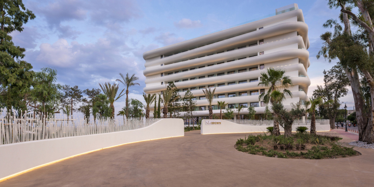 Isla Brown Corinthia