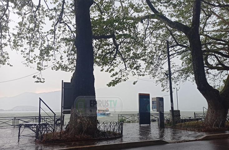 Ισχυρό μπουρίνι έπληξε τα Ιωάννινα