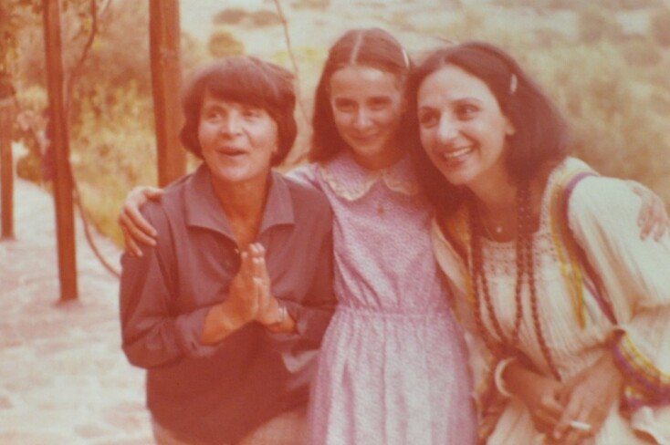 H Ελένη Γλύκατζη–Αρβελέρ με την κόρη της, Μαρί Ελέν και την Μαίρη Τσαντίλη.