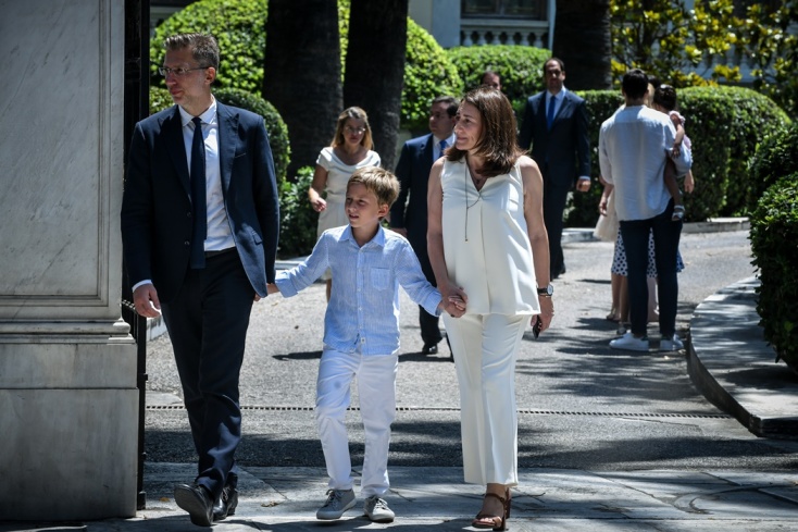 Ο Άκης Σκέρτσος με τη σύζυγο και τον γιο του