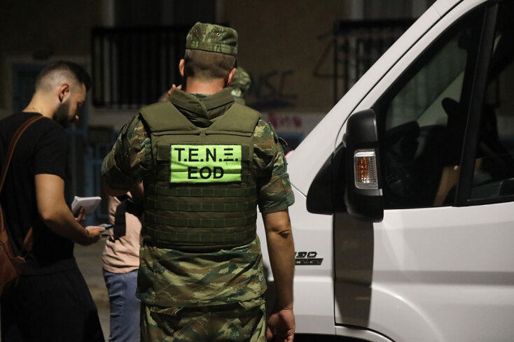 Κλιμάκιο του Στρατού στη Νέα Σμύρνη για το βλήμα του Β' Παγκοσμίου Πολέμου