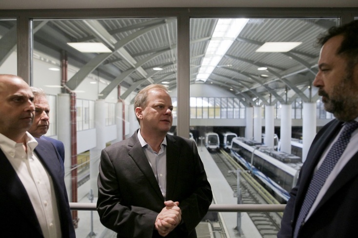 Ο Κώστας Καραμανλής επισκέπτεται το αμαξοστάσιο του Μετρό στην Πυλαία