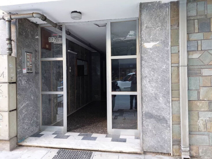 Το κτίριο στη Λάρισα όπου σημειώθηκε η νέα γυναικοκτονία στην Ελλάδα