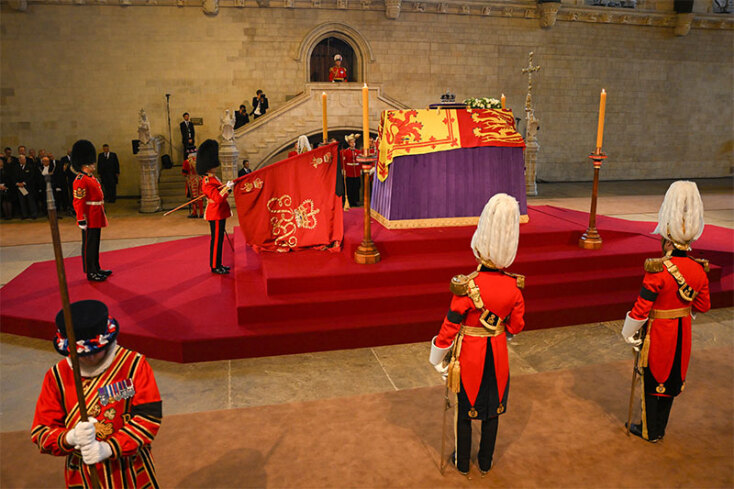 Η σορός της βασίλισσας Ελισάβετ στο Γουέστμινστερ
