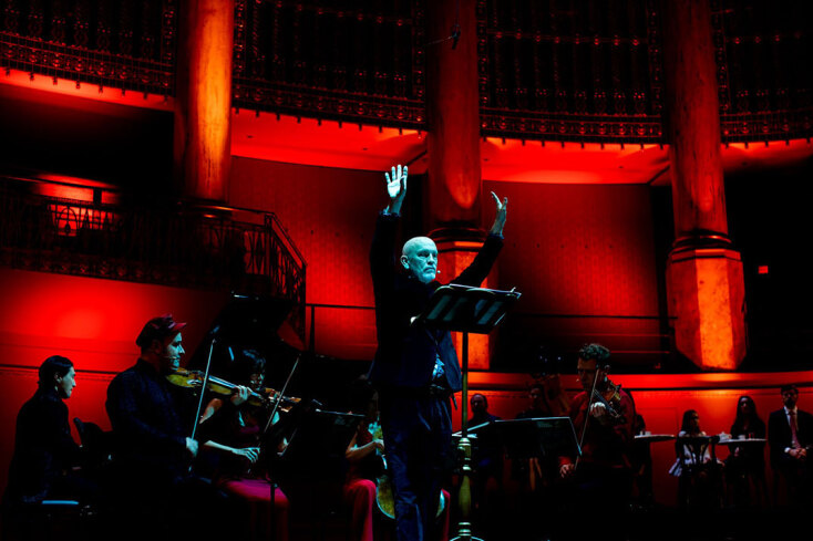 Ο Τζον Μάλκοβιτς πρωταγωνιστεί στην παράσταση «The Music Critic»