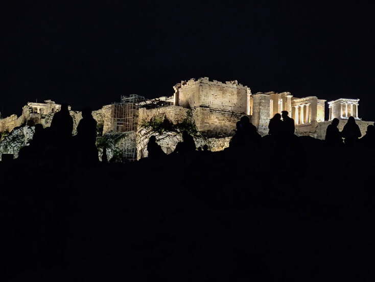 Μαγεύει η Ακρόπολη στη νυχτερινή Αθήνα