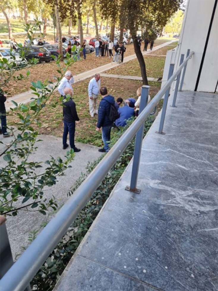 Φοιτητής έπεσε στο κενό από τον τρίτο όροφο της Νομικής