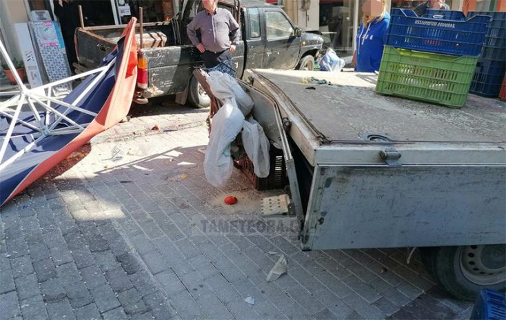 Κόλλησε το γκάζι σε αγροτικό και παρέσυρε τρία άτομα σε λαϊκή στην Καλαμπάκα