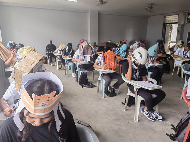 Φοιτητές στις Φιλιππίνες φόρεσαν «καπέλα κατά της αντιγραφής»