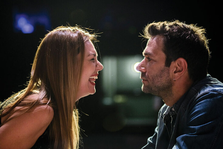 Ο Τάσος Ιορδανίδης και η Θάλεια Ματίκα στην παράσταση «Θέλω να σου κρατάω το χέρι»