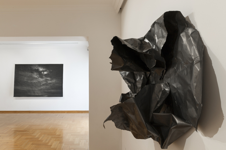 Φωτογραφία εγκατάστασης από την έκθεση “My Caves” του Πάνου Φαμέλη στην CITRONNE Gallery, Αθήνα.