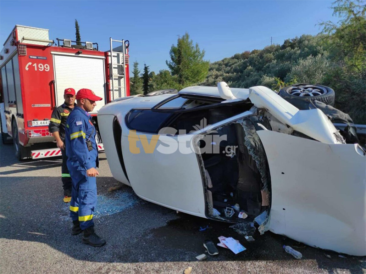 Αυτοκίνητο στην Αθηνών – Λαμίας χτύπησε στο διάζωμα και αναποδογύρισε