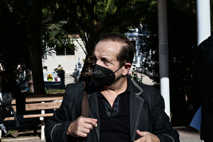 Ο Σπύρος Μπιμπίλας πήγε στην κηδεία της Μίνας Αδαμάκη