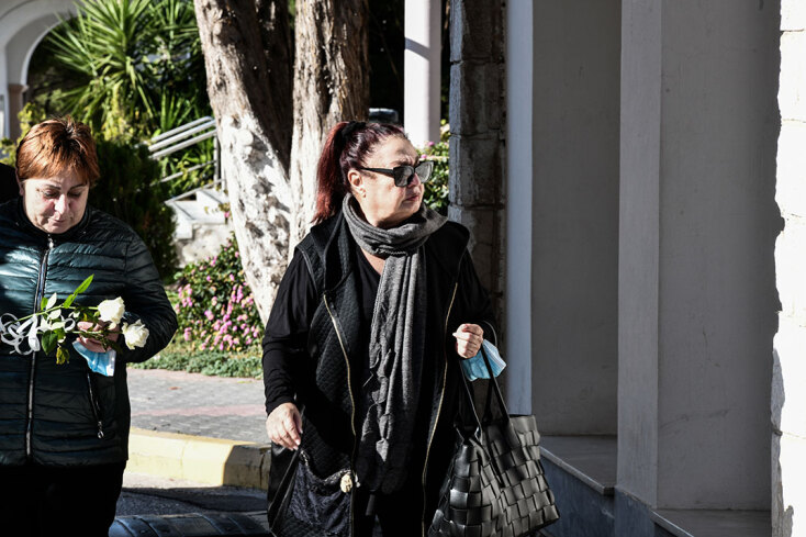 Η Μίρκα Παπακωνσταντίνου ήταν στους ηθοποιούς που πήγαν να αποχαιρετίσουν τη Μίνα Αδαμάκη