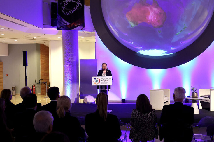 Η Πρόεδρος του Μουσείου Γουλανδρή Φυσικής Ιστορίας, Φαλή Βογιατζάκη, στην ομιλία της κατά τα Εγκαίνια της Έκθεσης «Κλιματική Αλλαγή και εμείς»