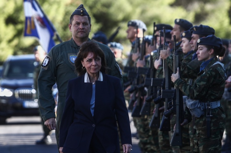 [357149] ΕΠΙΣΚΕΨΗ ΤΗΣ ΠτΔ ΚΑΤ. ΣΑΚΕΛΛΑΡΟΠΟΥΛΟΥ ΣΤΗΝ 332 ΜΟΙΡΑ ΤΗΣ ΠΟΛΕΜΙΚΗΣ ΑΕΡΟΠΟΡΙΑΣ ΣΤΗΝ ΤΑΝΑΓΡΑ (ΣΩΤΗΡΗΣ ΔΗΜΗΤΡΟΠΟΥΛΟΣ/EUROKINISSI)