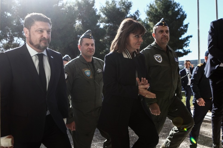 [357149] ΕΠΙΣΚΕΨΗ ΤΗΣ ΠτΔ ΚΑΤ. ΣΑΚΕΛΛΑΡΟΠΟΥΛΟΥ ΣΤΗΝ 332 ΜΟΙΡΑ ΤΗΣ ΠΟΛΕΜΙΚΗΣ ΑΕΡΟΠΟΡΙΑΣ ΣΤΗΝ ΤΑΝΑΓΡΑ (ΣΩΤΗΡΗΣ ΔΗΜΗΤΡΟΠΟΥΛΟΣ/EUROKINISSI)