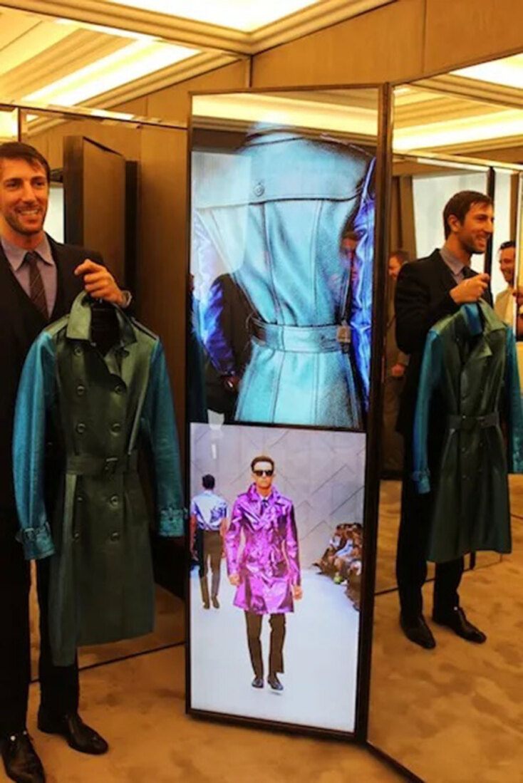 Οι digital καθρέφτες της Burberry