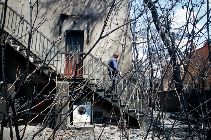Καμένο κτίριο από τη φωτιά στο Μάτι