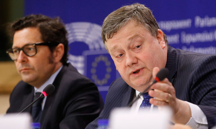 Ο Μαρκ Ταραμπέλα, όπως και η Εύα Καϊλή, προέρχονται από την ομάδα των Σοσιαλδημοκρατών στο Ευρωκοινοβούλιο