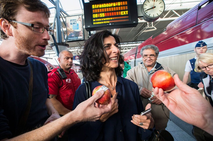 Η Μαρί Αρενά, όπως και η Εύα Καϊλή, προέρχονται από την ομάδα των Σοσιαλδημοκρατών στο Ευρωκοινοβούλιο