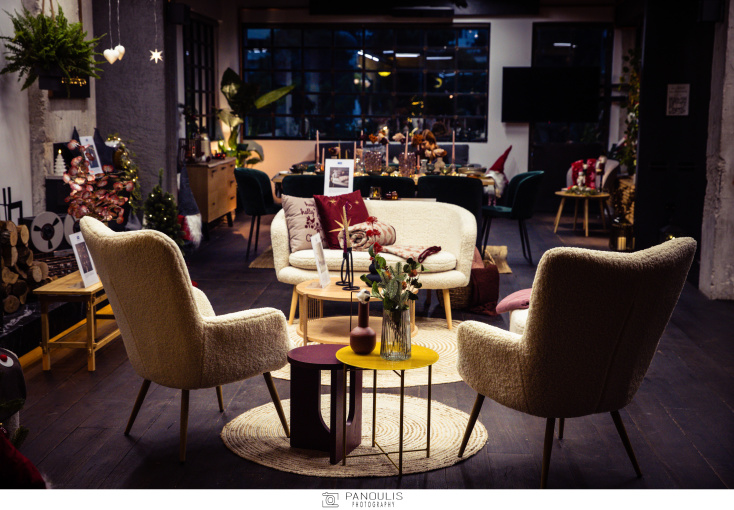 Άποψη του χώρου με τα έπιπλα, διακοσμητικά και Χριστουγεννιάτικα στολίδια JYSK Ελλάδας. 