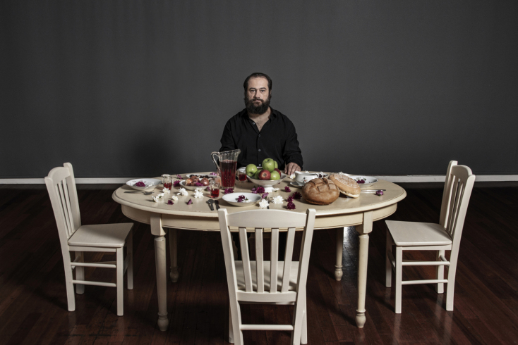 «Καλά, εσύ σκοτώθηκες νωρίς» του Χρόνη Μίσσιου, σε σκηνοθεσία Σοφίας Καραγιάννη στο Θέατρο 104