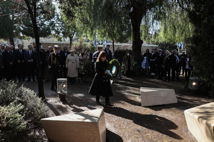 Η Κατερίνα Σακελλαροπούλου στο Μνημείο για το Ολοκαύτωμα