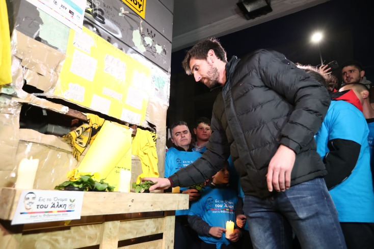 [358910] ΣΙΩΠΗΡΗ ΠΟΡΕΙΑ ΜΝΗΜΗΣ ΓΙΑ ΤΟΝ ΑΛΚΗ ΚΑΜΠΑΝΟ ΣΤΗ ΘΕΣΣΑΛΟΝΙΚΗ (ΒΑΣΙΛΗΣ ΒΕΡΒΕΡΙΔΗΣ / ΜΟΤΙΟΝ ΤΕΑΜ)