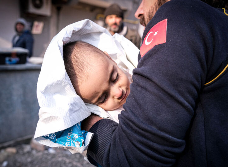 Σεισμός σε Τουρκία – Συρία: Οι ζωές τους ξεκίνησαν στα συντρίμμια – Το αβέβαιο μέλλον των ορφανών μετά την καταστροφή