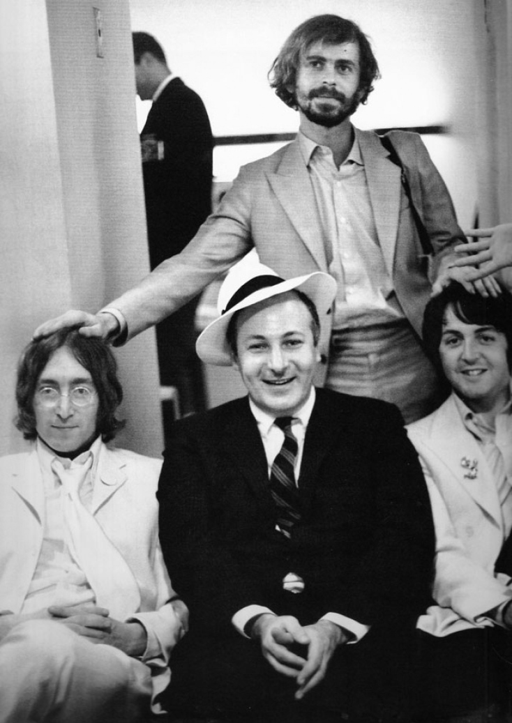 Αναμνηστική φωτό με τον Πωλ και τον Λένον