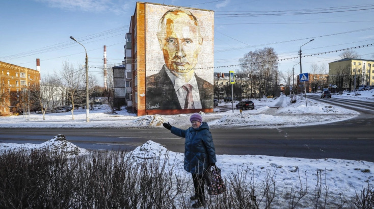 Σχεδόν ένα χρόνο μετά την έναρξη της εισβολής στην Ουκρανία, οι Ρώσοι συνεχίζουν να εγκαταλείπουν μαζικά τη χώρα © EPA/Yuri Kochetkov 
