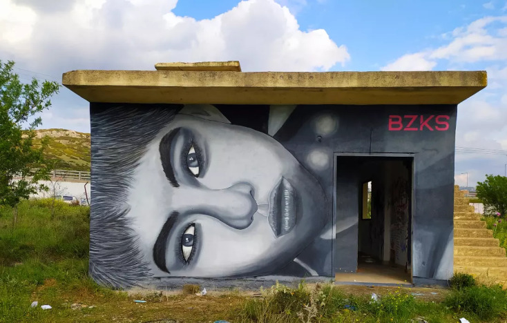 Ο street artist BZKS