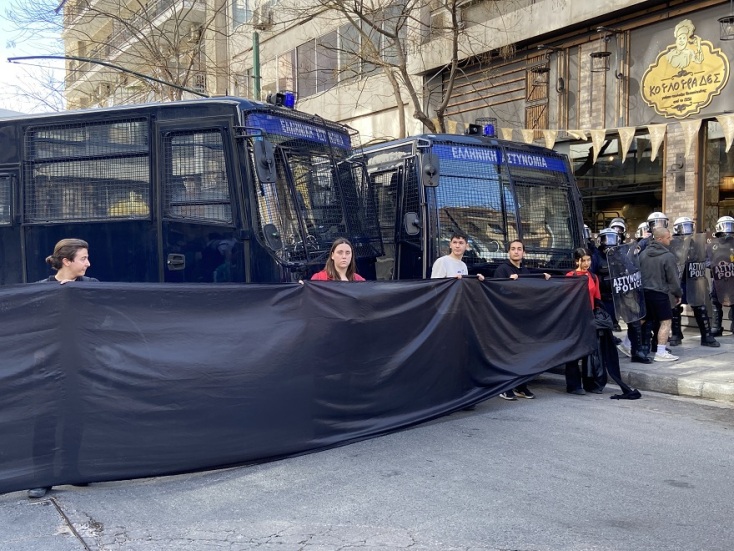 Τέμπη: Προς τα γραφεία της Hellenic Train κατευθύνεται η πορεία των μαθητών και των φοιτητών