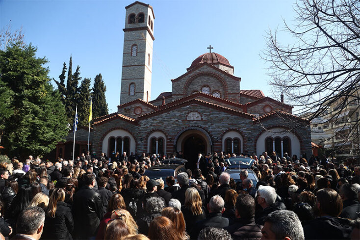 Κηδεία του αστυνομικού και του 15χρονου γιου του στο Κορδελιό