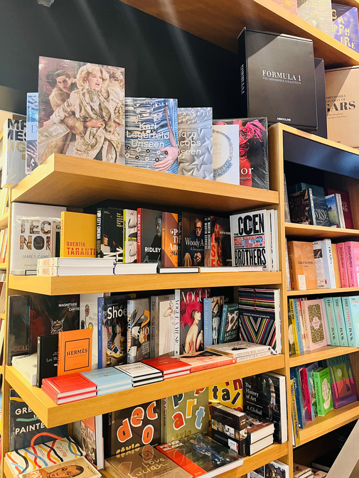 Ευριπίδης στην Κηφισιά.Ένα μεγάλο «μικρό» βιβλιοπωλείο. ©ΑΝΤΩΝΗΣ ΦΙΞ