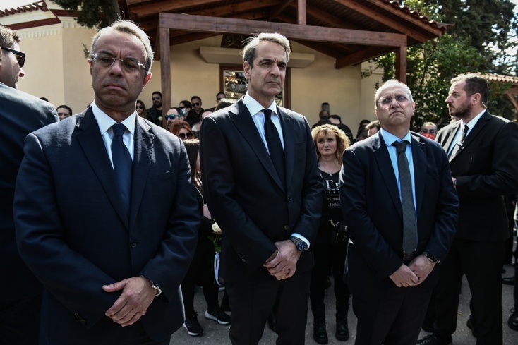 Κυριάκος Μητσοτάκης, Χρήστος Σταϊκούρας και Γιάννης Οικονόμου στην κηδεία του 35χρονου μηχανοδηγού της εμπορικής αμαξοστοιχίας