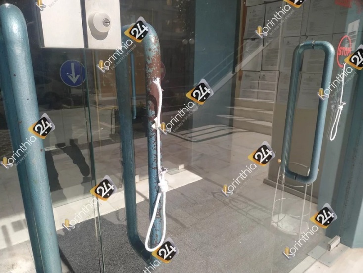 Κόρινθος: Τοποθέτησαν κρεμάλες στο Δημαρχείο