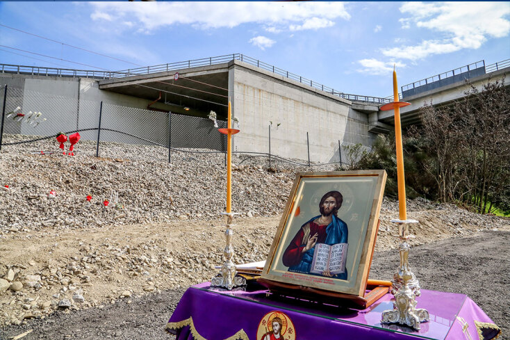 Τρισάγιο στα Τέμπη για τα θύματα του σιδηροδρομικού δυστυχήματος