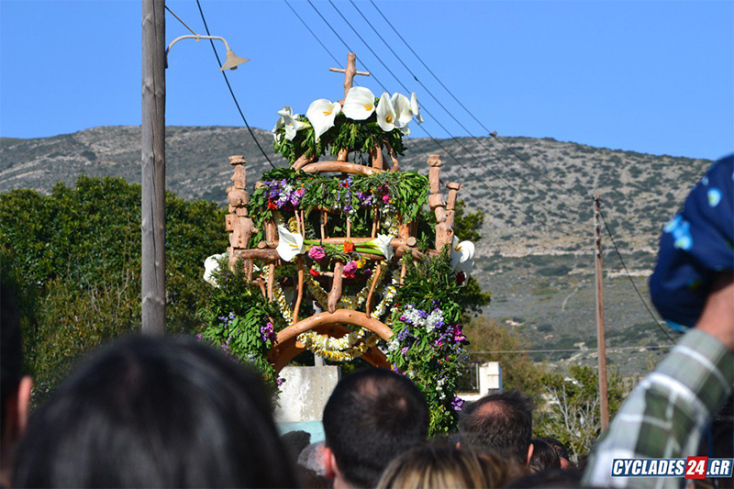 Η ξεχωριστή περιφορά του Επιταφίου μέσα στη θάλασσα