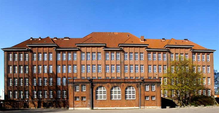 Το κτίριο της Σχολής Bullenhuser Damm στο Αμβούργο, όπου οι Ναζί δολοφόνησαν 20 εβραιόπουλα και τουλάχιστον 28 ενήλικες