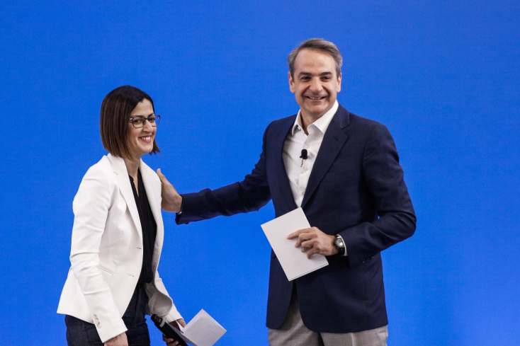 Ο Κυριάκος Μητσοτάκης με την Ειρήνη Αγαπηδάκη κατά την παρουσίαση του ψηφοδελτίου Επικρατείας της ΝΔ